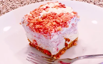 Strawberry-Crunch-Ice-Cream-Cake